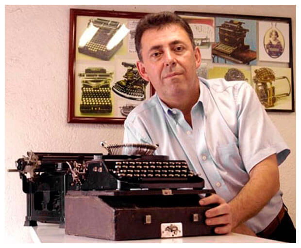 Ronaldo Valim de Oliveira, Especialista e restaurador de máquina de escrever antigas